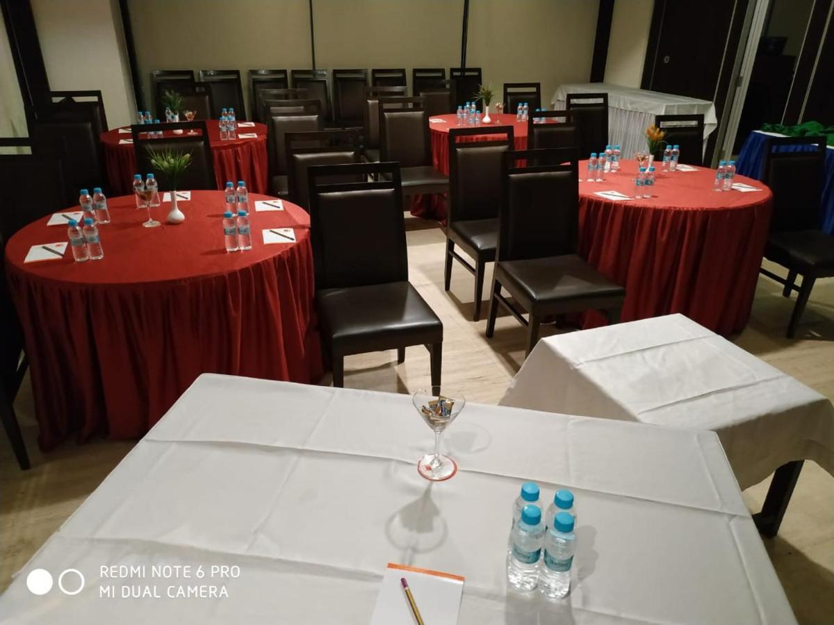 Tarawade Clarks Inn Pune Esterno foto