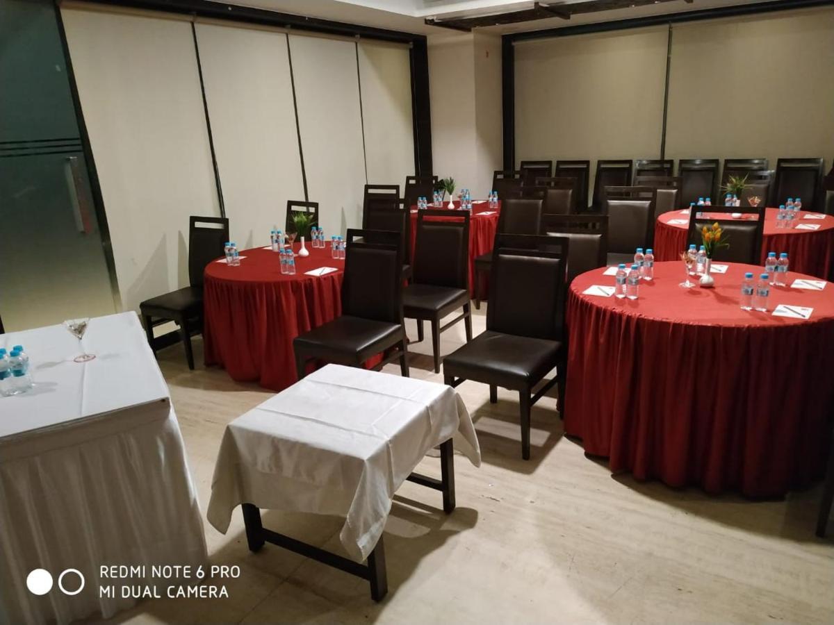 Tarawade Clarks Inn Pune Esterno foto