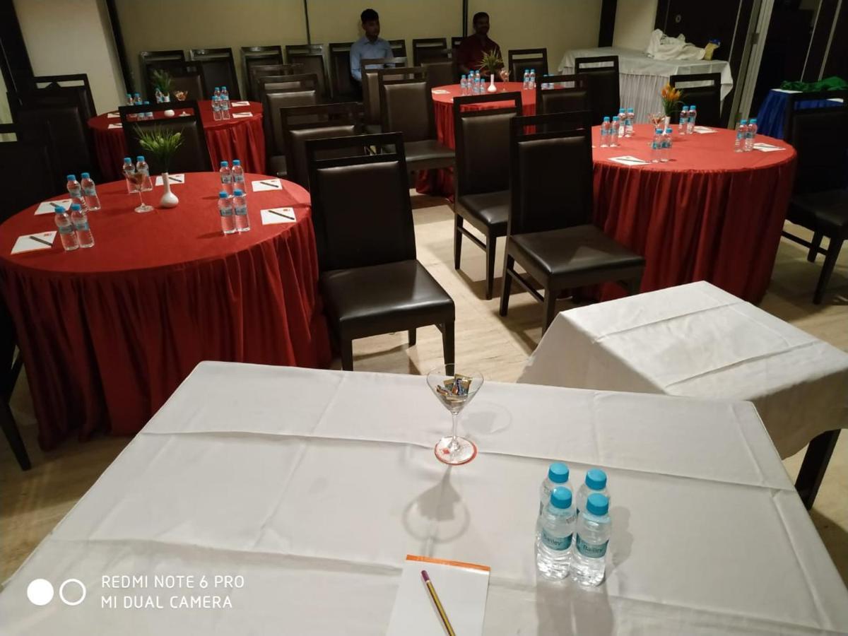 Tarawade Clarks Inn Pune Esterno foto