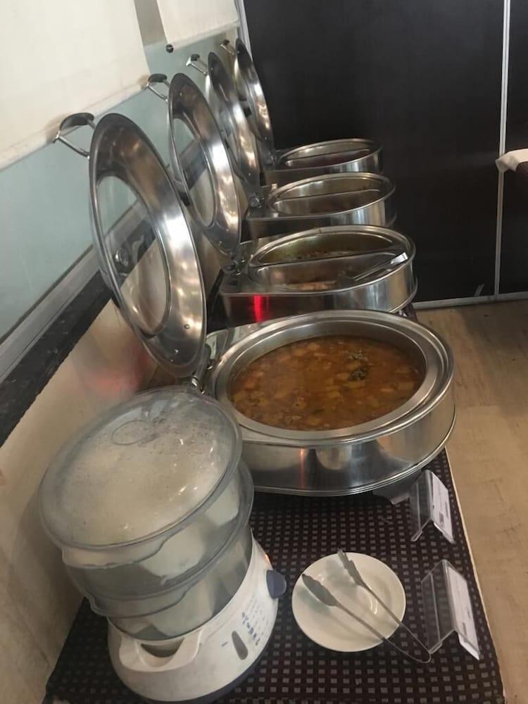 Tarawade Clarks Inn Pune Esterno foto