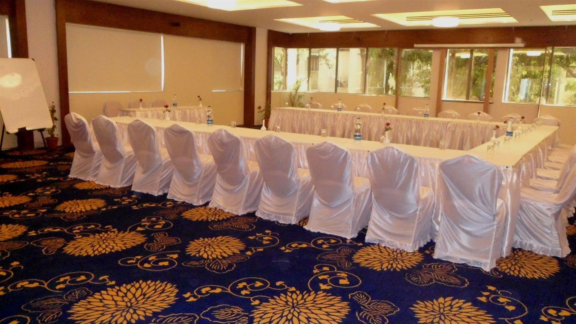Tarawade Clarks Inn Pune Esterno foto