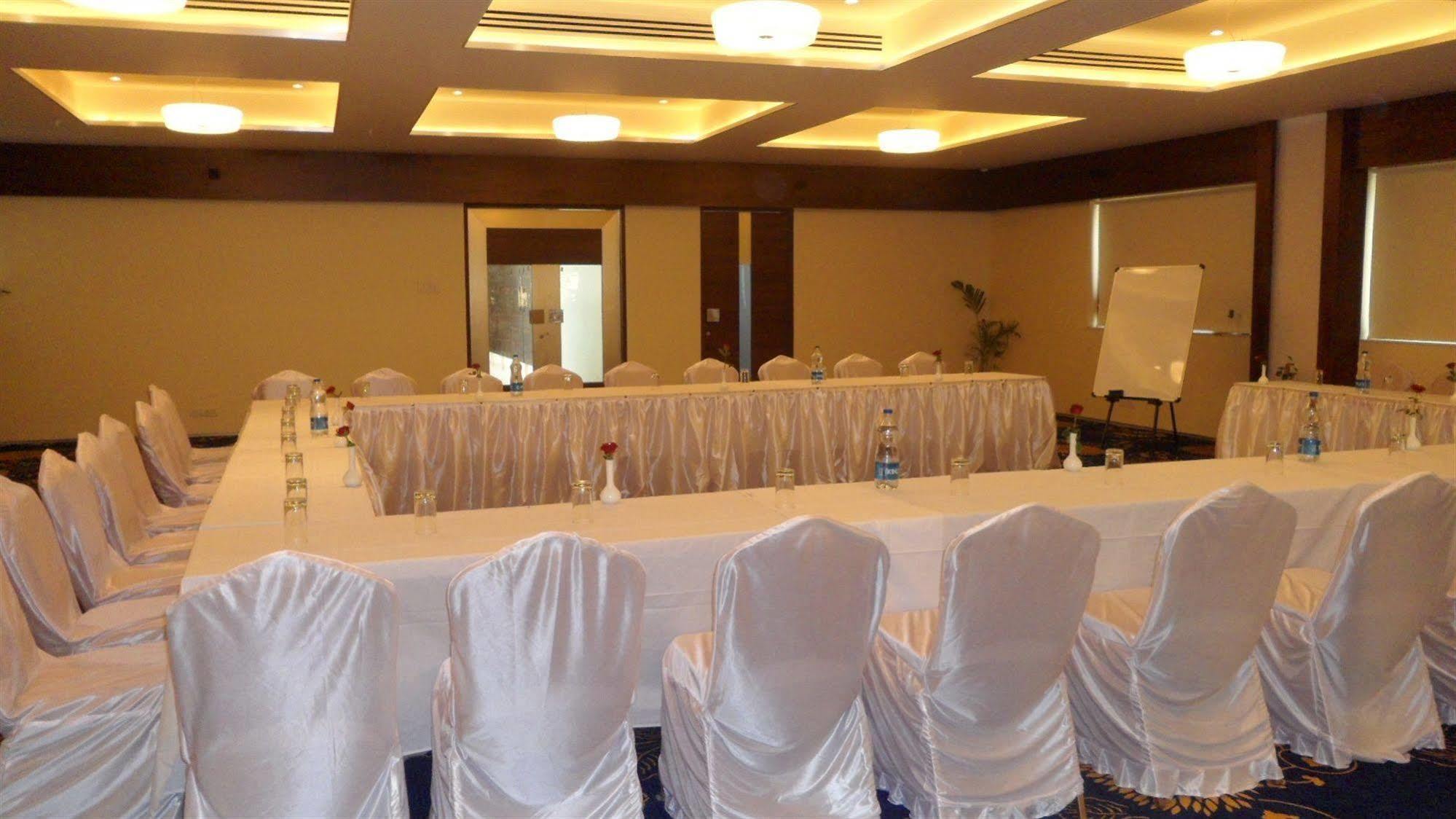Tarawade Clarks Inn Pune Esterno foto