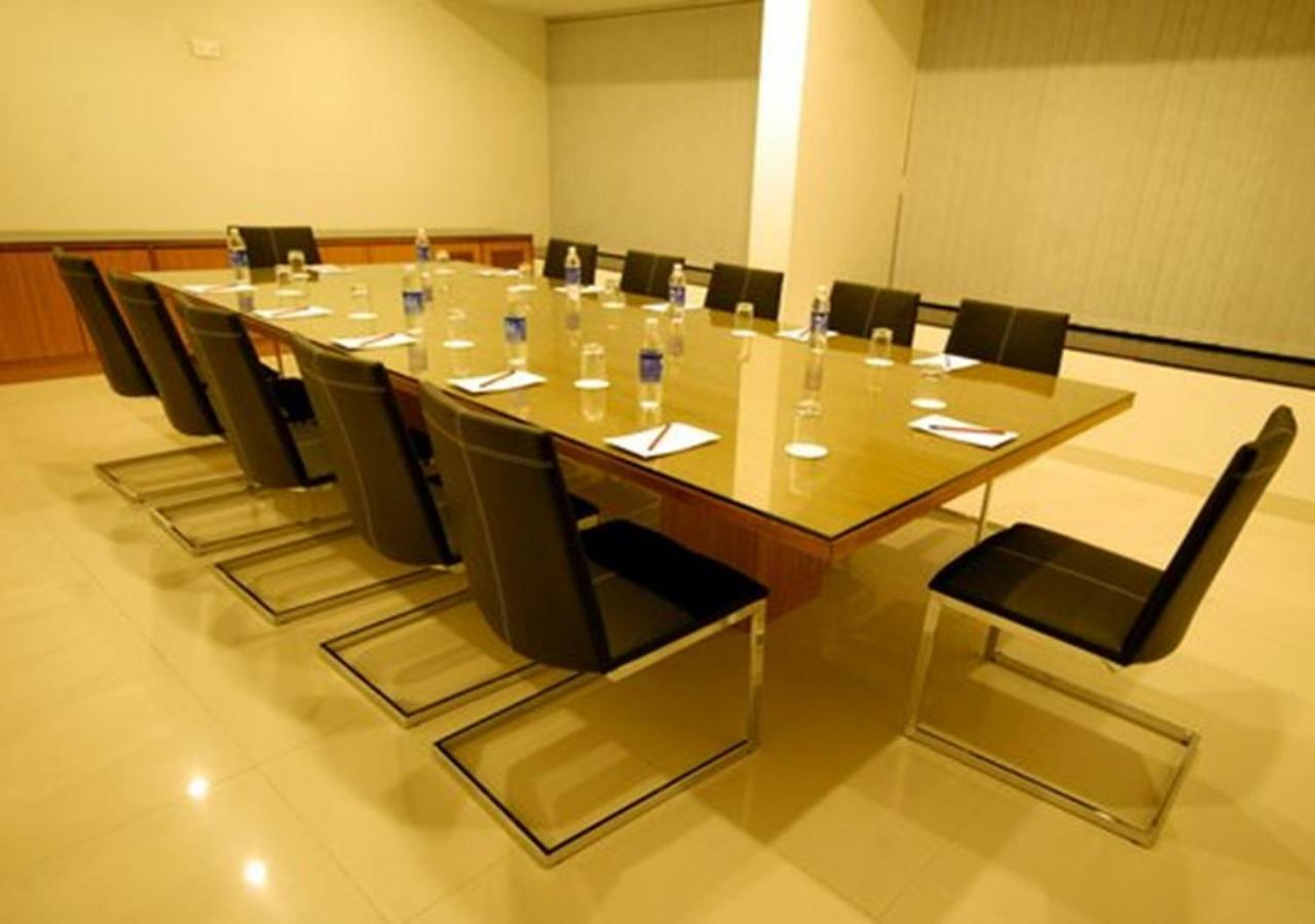 Tarawade Clarks Inn Pune Esterno foto