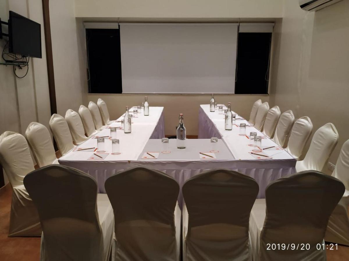 Tarawade Clarks Inn Pune Esterno foto
